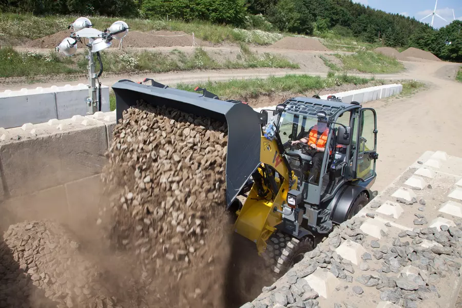Wacker Neuson attachments, digging bucket with fangs