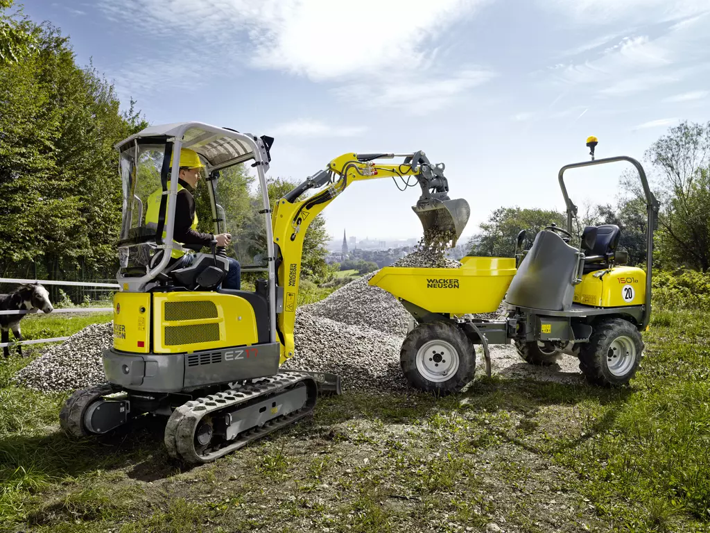 Ballast is loaded into the 1501s dumper using the EZ17