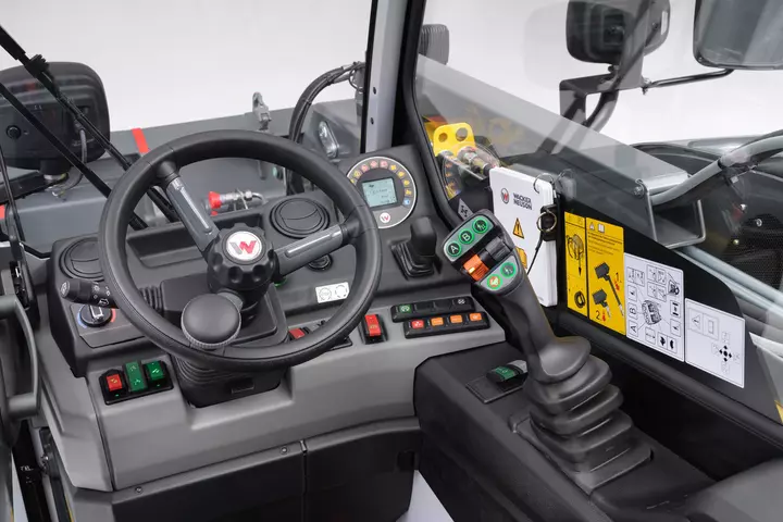 Wacker Neuson telehandler TH522 operating philosophy, studio