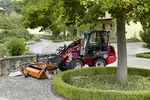 Weidemann Hoftrac 1280 Kabine mit Kehrmaschine, Einsatz