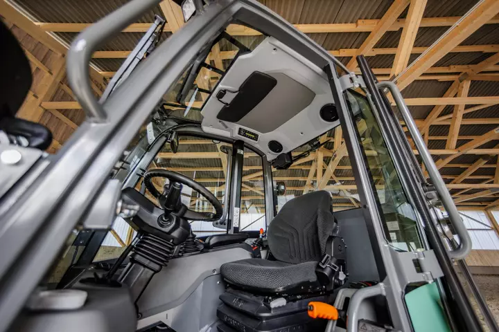 Der Kramer Radlader KL21.5L verfügt über eine Panoramaverglasung.