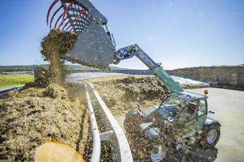 Der KT357 bei der Arbeit mit Silage. 