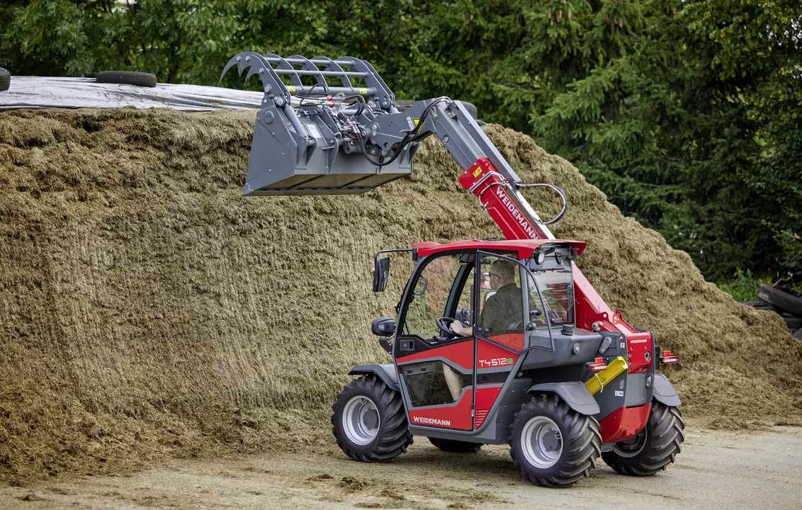 Weidemann T4512e telehandler with grippinb bucket in use on a farm
