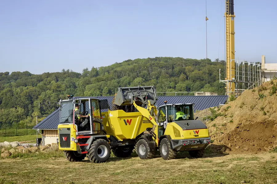 Wacker Neuson wheel loader WL950 in action