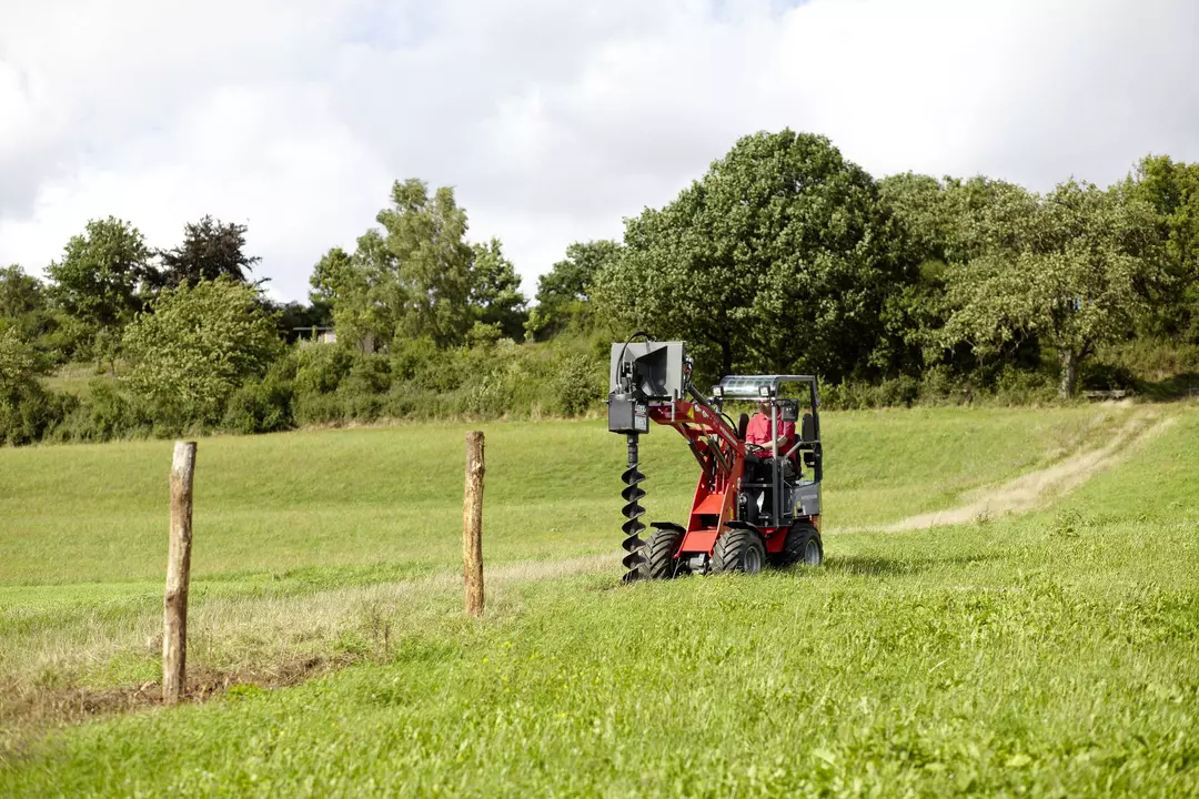 Weidemann Hoftrac 1140BL mit Erdbohrer, Einsatz