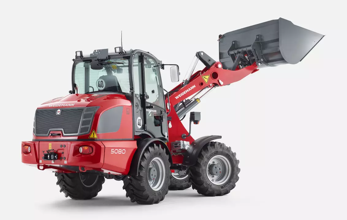 Weidemann wheel loader 5080 cabin with light material bucket, studio