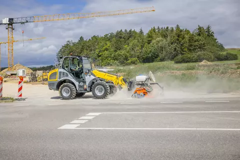 The Kramer telescopic wheel loader while cleaning the road.