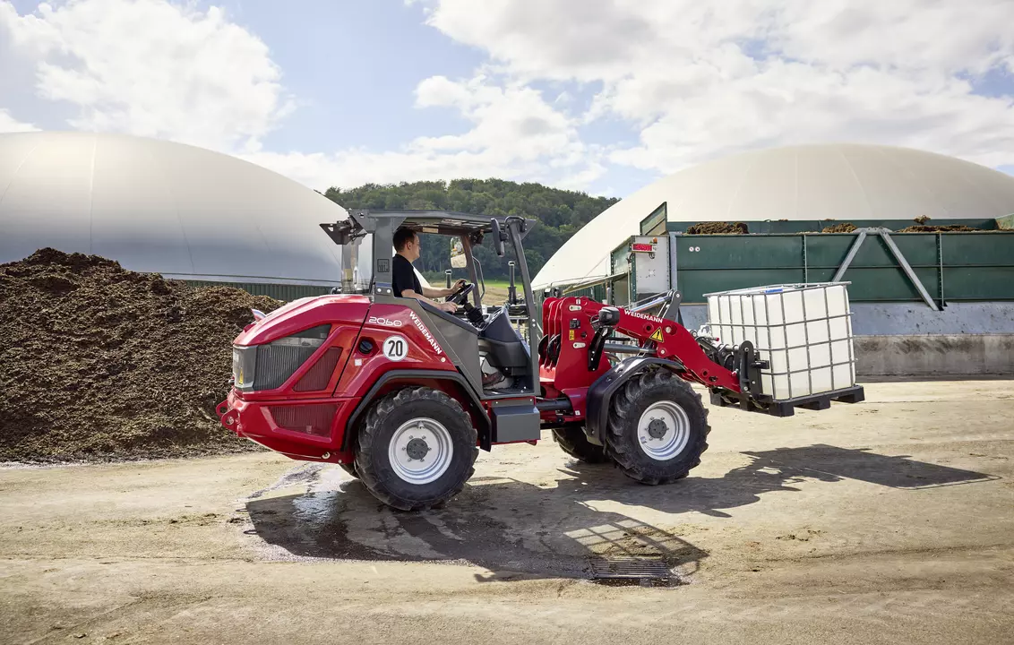 Weidemann wheel loader 2060 Overhead guard with palletfork, application