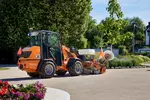 Weidemann attachment Rotary sweeper 25, in action municipality, Hoftrac 1260LP